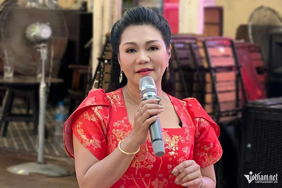 NSƯT Ngọc Huyền xúc động vì quyển sách của nữ đạo diễn 9X NSƯT Ngọc Huyền xúc động vì quyển sách của nữ đạo diễn 9X