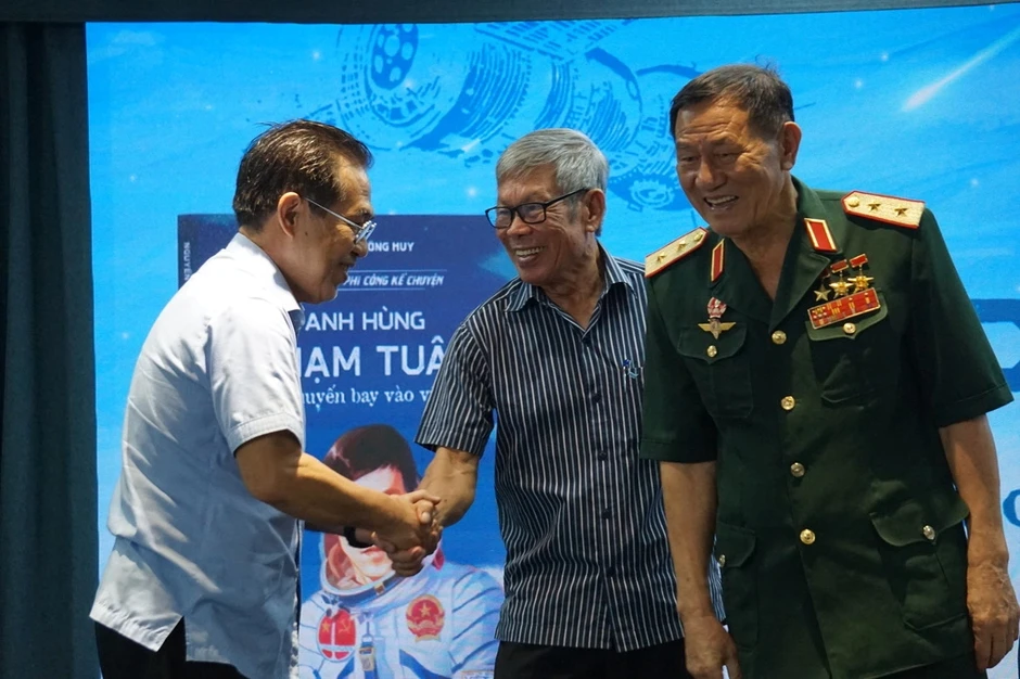 'Phạm Tuân suýt không được chọn bay vào vũ trụ' 'Phạm Tuân suýt không được chọn bay vào vũ trụ'