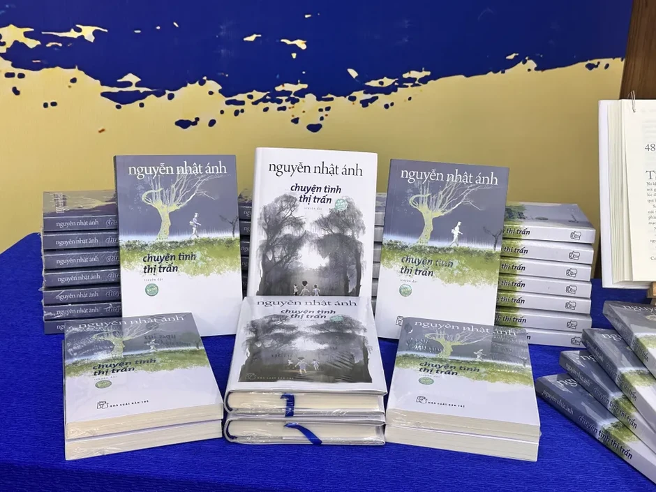 Ra mắt "Chuyện tình thị trấn" của nhà văn Nguyễn Nhật Ánh Ra mắt "Chuyện tình thị trấn" của nhà văn Nguyễn Nhật Ánh