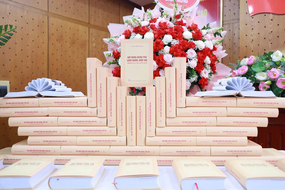 Ra mắt sách của nguyên Phó Thủ tướng thường trực Nguyễn Hòa Bình Ra mắt sách của nguyên Phó Thủ tướng thường trực Nguyễn Hòa Bình