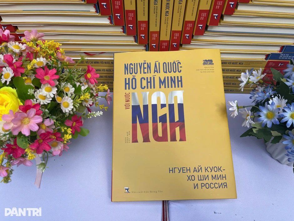 Ra mắt sách kỷ niệm 115 năm ngày Bác Hồ ra đi tìm đường cứu nước