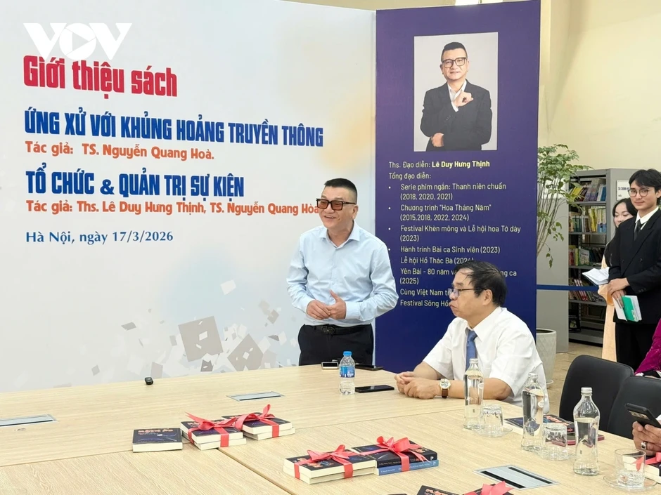 Ra mắt sách "Ứng xử với khủng hoảng truyền thông" và "Tổ chức & quản trị sự kiện" Ra mắt sách "Ứng xử với khủng hoảng truyền thông" và "Tổ chức & quản trị sự kiện"