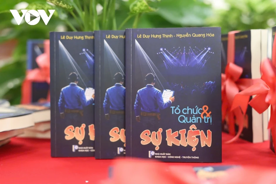 Ra mắt sách "Ứng xử với khủng hoảng truyền thông" và "Tổ chức & quản trị sự kiện" Ra mắt sách "Ứng xử với khủng hoảng truyền thông" và "Tổ chức & quản trị sự kiện"