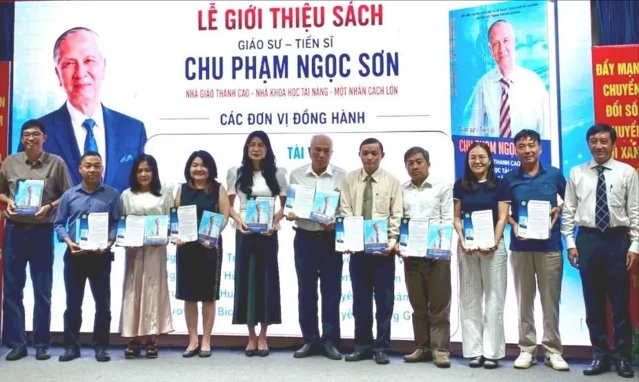 Ra mắt sách về GS.TS Chu Phạm Ngọc Sơn Ra mắt sách về GS.TS Chu Phạm Ngọc Sơn