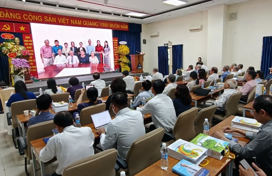 Ra mắt sách về GS.TS Chu Phạm Ngọc Sơn Ra mắt sách về GS.TS Chu Phạm Ngọc Sơn