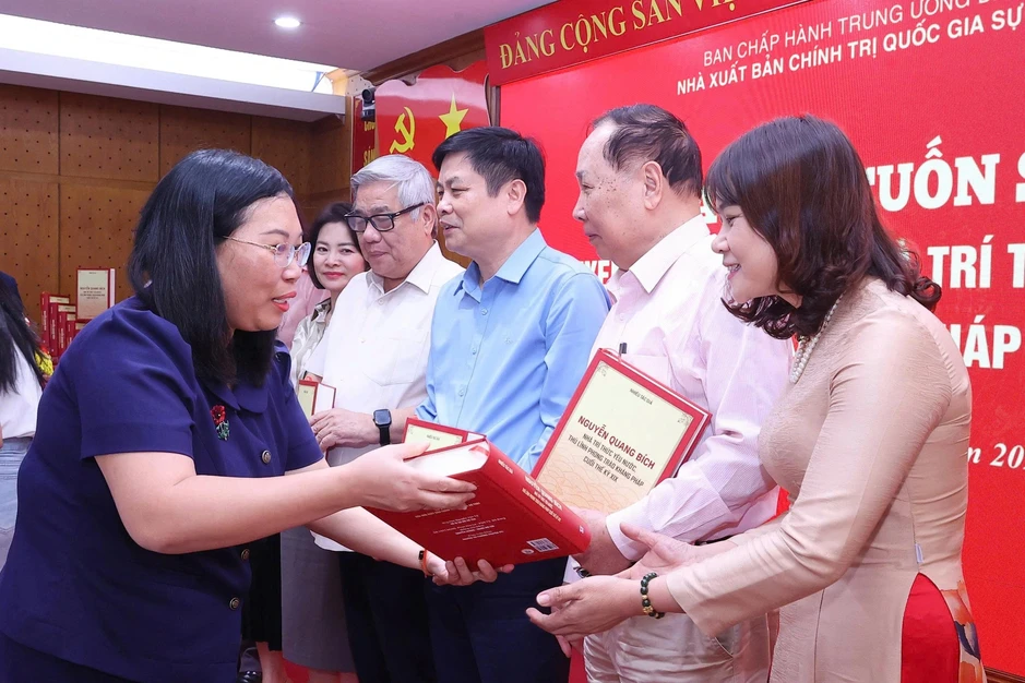 Ra mắt sách về nhà yêu nước Nguyễn Quang Bích