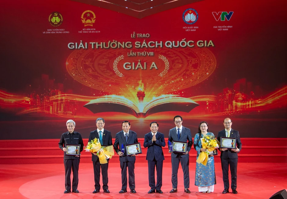 Sách lịch sử đoạt giải A Sách quốc gia Sách lịch sử đoạt giải A Sách quốc gia