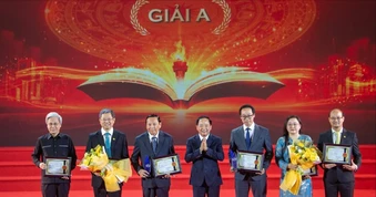 Sách lịch sử đoạt giải A Sách quốc gia