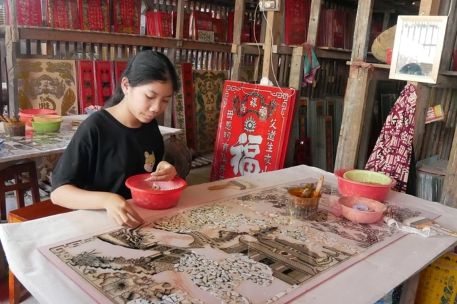Sách về nghệ thuật tranh kiếng Nam bộ Sách về nghệ thuật tranh kiếng Nam bộ