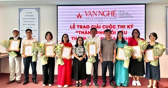 Tạp chí Văn nghệ TPHCM trao giải cuộc thi ký “Thành phố tôi yêu - Thành phố nghĩa tình”
