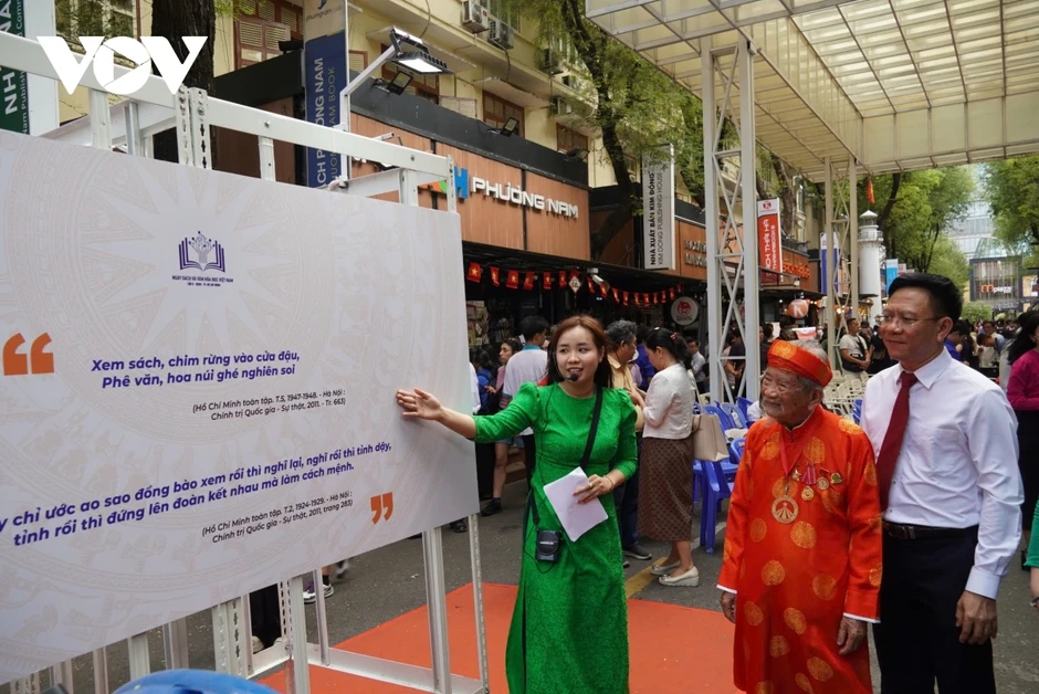TP.HCM đưa sách đến khu chung cư, bệnh viện hưởng ứng ngày Sách và Văn hoá đọc TP.HCM đưa sách đến khu chung cư, bệnh viện hưởng ứng ngày Sách và Văn hoá đọc