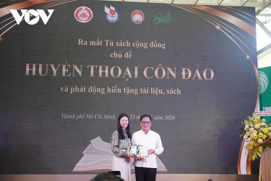 TP.HCM ra mắt tủ sách và phát động hiến tặng tư liệu cho đặc khu Côn Đảo TP.HCM ra mắt tủ sách và phát động hiến tặng tư liệu cho đặc khu Côn Đảo