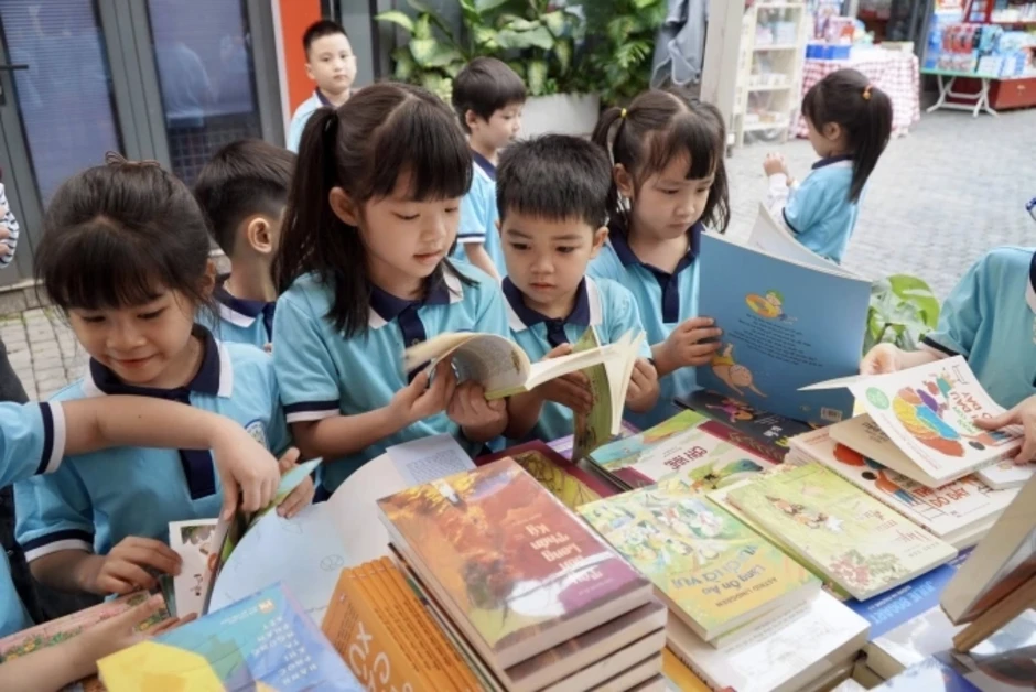 'Trẻ em ngày nay thiếu thời gian đọc sách'