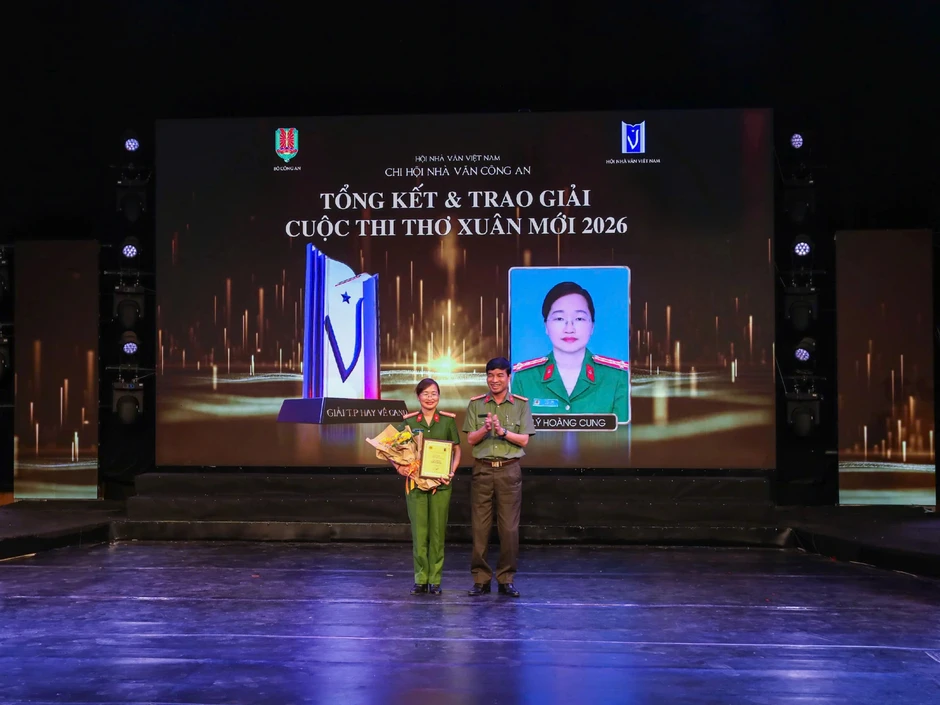 Trưởng Công an xã ở Lào Cai giành giải Đặc biệt cuộc thi thơ "Xuân mới" Trưởng Công an xã ở Lào Cai giành giải Đặc biệt cuộc thi thơ "Xuân mới"