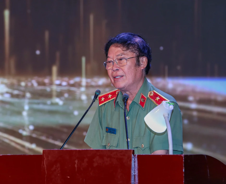 Trưởng Công an xã ở Lào Cai giành giải Đặc biệt cuộc thi thơ "Xuân mới" Trưởng Công an xã ở Lào Cai giành giải Đặc biệt cuộc thi thơ "Xuân mới"