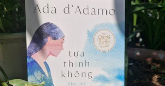 Tựa thinh không, quyển sách của người mẹ viết trên giường bệnh và cô con gái khuyết tật não