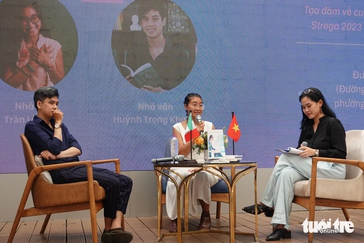 Tựa thinh không, quyển sách của người mẹ viết trên giường bệnh và cô con gái khuyết tật não Tựa thinh không, quyển sách của người mẹ viết trên giường bệnh và cô con gái khuyết tật não