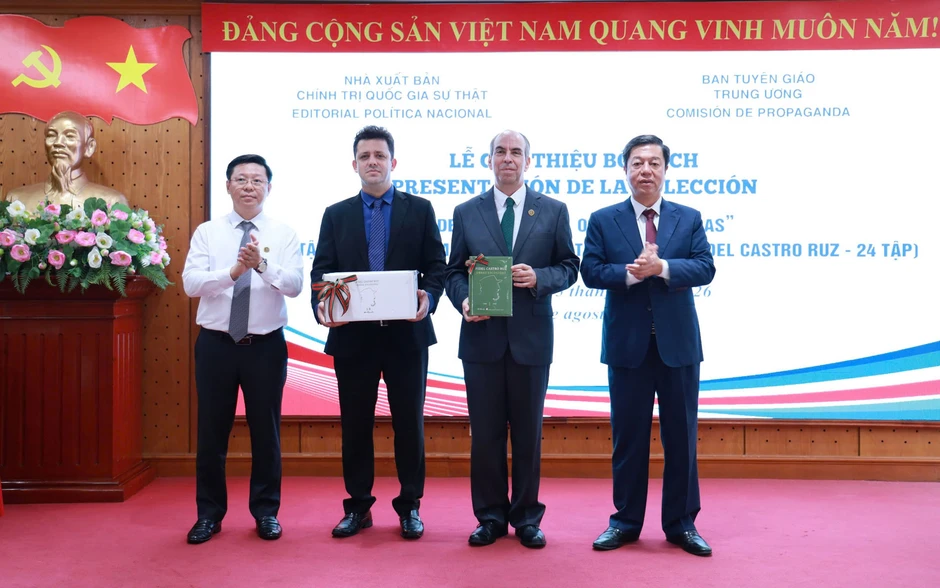 Tuyển tập các tác phẩm chọn lọc 15.000 trang của Tổng Tư lệnh Fidel Castro Ruz Tuyển tập các tác phẩm chọn lọc 15.000 trang của Tổng Tư lệnh Fidel Castro Ruz