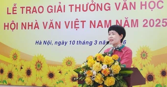 Viết từ nỗi đau, nhà thơ mắc bệnh nan y giành Giải thưởng Hội Nhà văn Việt Nam