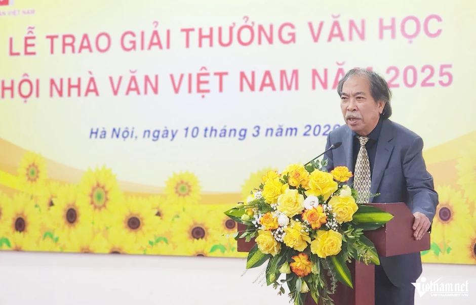 Viết từ nỗi đau, nhà thơ mắc bệnh nan y giành Giải thưởng Hội Nhà văn Việt Nam Viết từ nỗi đau, nhà thơ mắc bệnh nan y giành Giải thưởng Hội Nhà văn Việt Nam