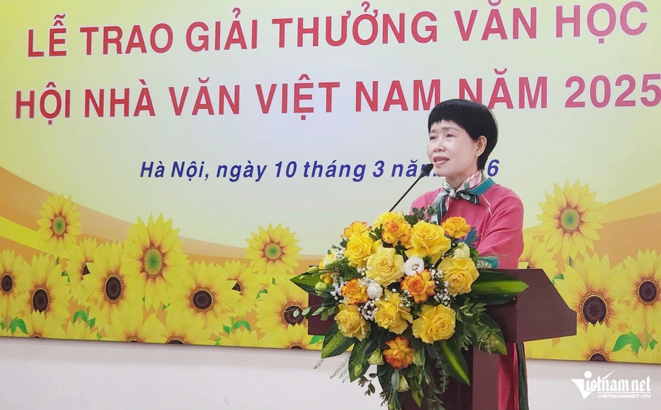 Viết từ nỗi đau, nhà thơ mắc bệnh nan y giành Giải thưởng Hội Nhà văn Việt Nam Viết từ nỗi đau, nhà thơ mắc bệnh nan y giành Giải thưởng Hội Nhà văn Việt Nam