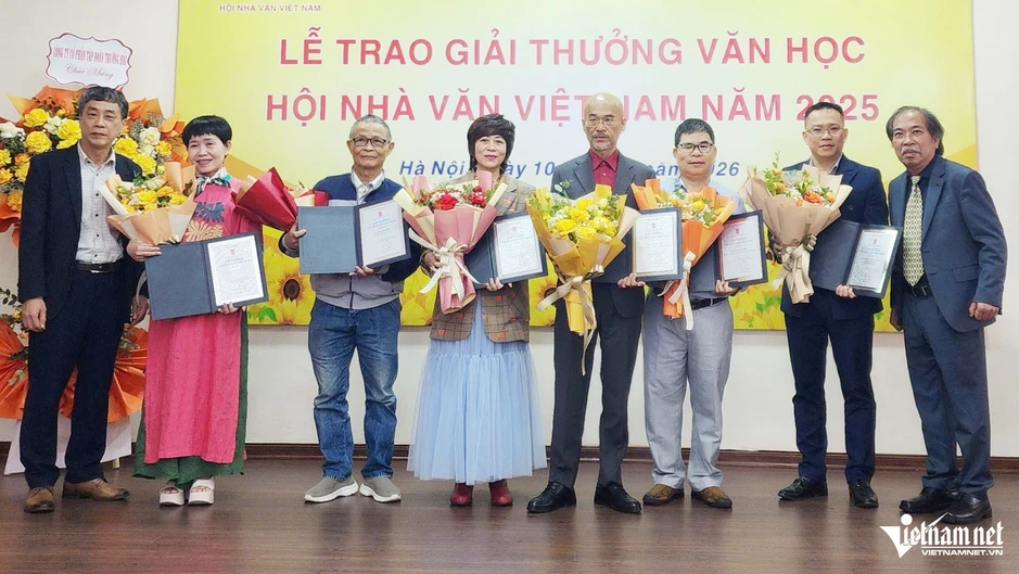 Viết từ nỗi đau, nhà thơ mắc bệnh nan y giành Giải thưởng Hội Nhà văn Việt Nam Viết từ nỗi đau, nhà thơ mắc bệnh nan y giành Giải thưởng Hội Nhà văn Việt Nam