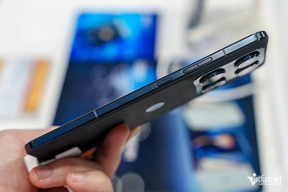 Ảnh thực tế Signature, smartphone cao cấp giá 23 triệu đồng Motorola vừa ra mắt Ảnh thực tế Signature, smartphone cao cấp giá 23 triệu đồng Motorola vừa ra mắt