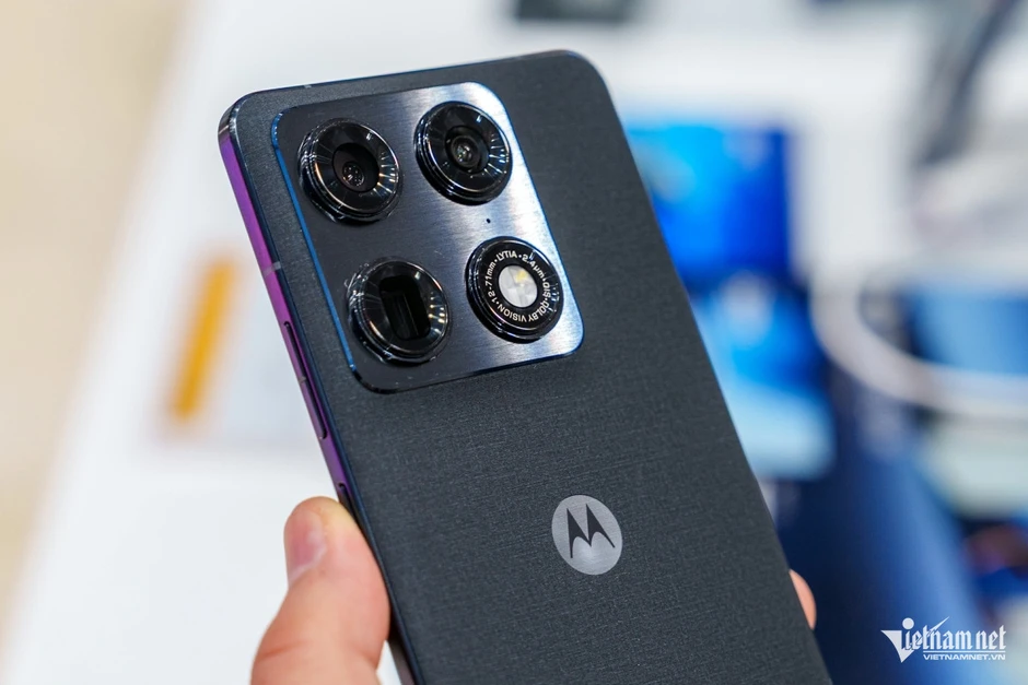 Ảnh thực tế Signature, smartphone cao cấp giá 23 triệu đồng Motorola vừa ra mắt Ảnh thực tế Signature, smartphone cao cấp giá 23 triệu đồng Motorola vừa ra mắt