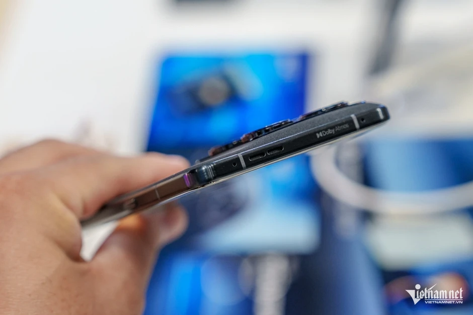 Ảnh thực tế Signature, smartphone cao cấp giá 23 triệu đồng Motorola vừa ra mắt Ảnh thực tế Signature, smartphone cao cấp giá 23 triệu đồng Motorola vừa ra mắt