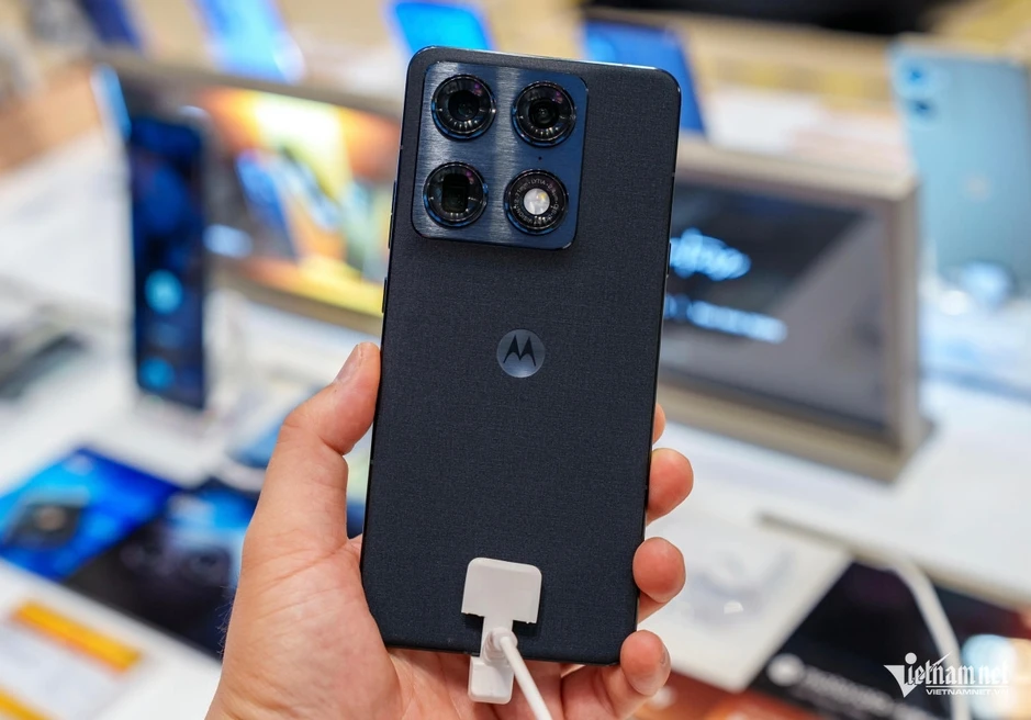 Ảnh thực tế Signature, smartphone cao cấp giá 23 triệu đồng Motorola vừa ra mắt Ảnh thực tế Signature, smartphone cao cấp giá 23 triệu đồng Motorola vừa ra mắt