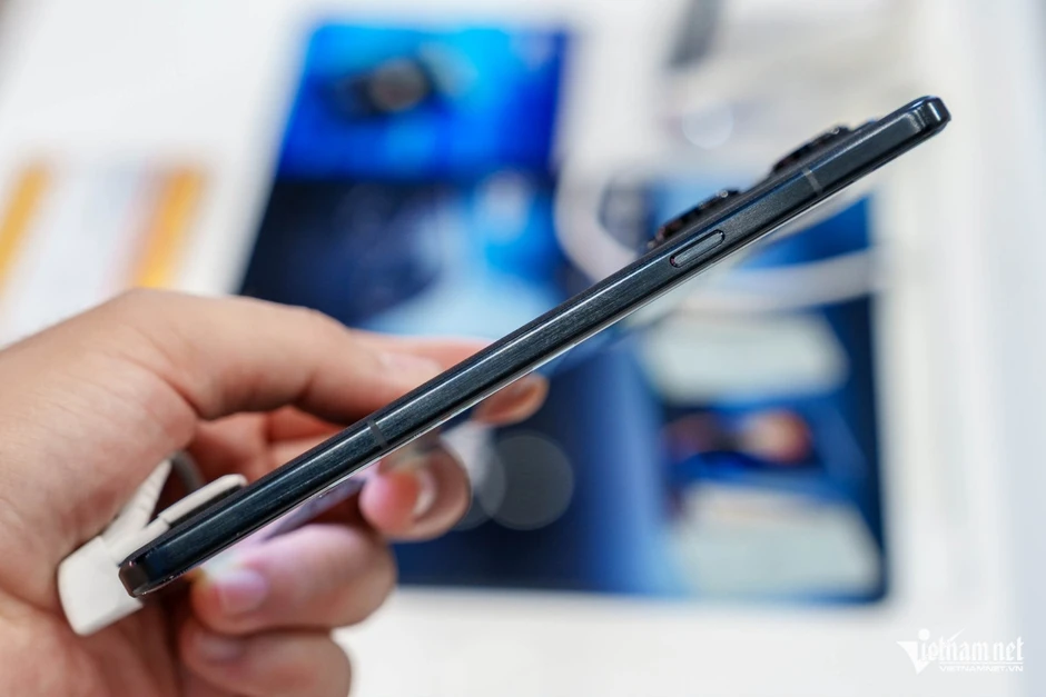 Ảnh thực tế Signature, smartphone cao cấp giá 23 triệu đồng Motorola vừa ra mắt Ảnh thực tế Signature, smartphone cao cấp giá 23 triệu đồng Motorola vừa ra mắt