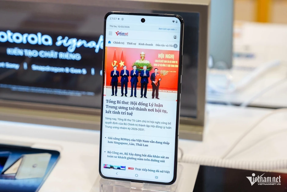 Ảnh thực tế Signature, smartphone cao cấp giá 23 triệu đồng Motorola vừa ra mắt Ảnh thực tế Signature, smartphone cao cấp giá 23 triệu đồng Motorola vừa ra mắt