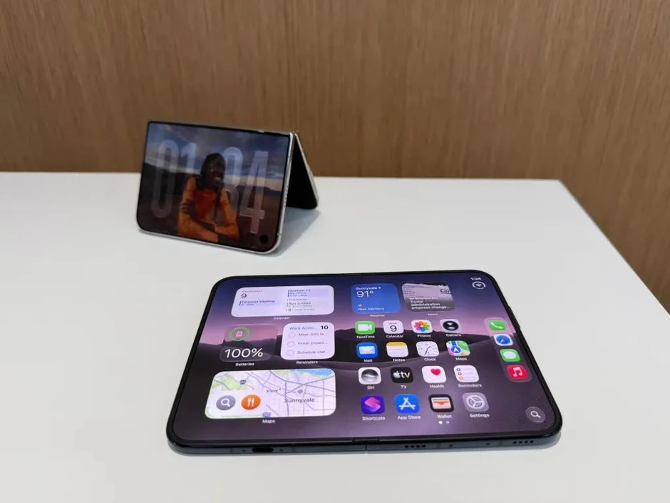 Apple tung ra điện thoại gập trị giá cả trăm triệu nhưng thứ được quan tâm hơn cả lại là iPhone 18 đâu rồi? Apple tung ra điện thoại gập trị giá cả trăm triệu nhưng thứ được quan tâm hơn cả lại là iPhone 18 đâu rồi?
