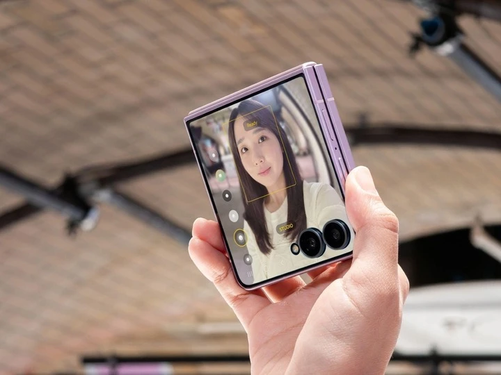 Bộ ba Galaxy Z thế hệ 8 định hình tiêu chuẩn máy gập mới Bộ ba Galaxy Z thế hệ 8 định hình tiêu chuẩn máy gập mới