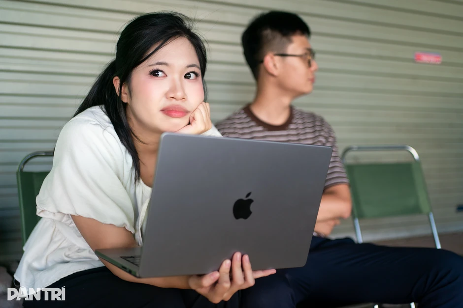 Cặp đôi cãi nhau vì “tiểu tam” AI: “Em thà nói chuyện với nó còn hơn” Cặp đôi cãi nhau vì “tiểu tam” AI: “Em thà nói chuyện với nó còn hơn”