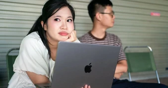 Cặp đôi cãi nhau vì “tiểu tam” AI: “Em thà nói chuyện với nó còn hơn”