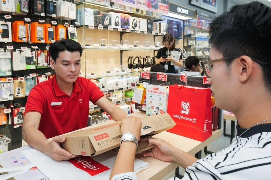 CellphoneS tặng laptop tiếp sức thủ khoa, á khoa đại học CellphoneS tặng laptop tiếp sức thủ khoa, á khoa đại học