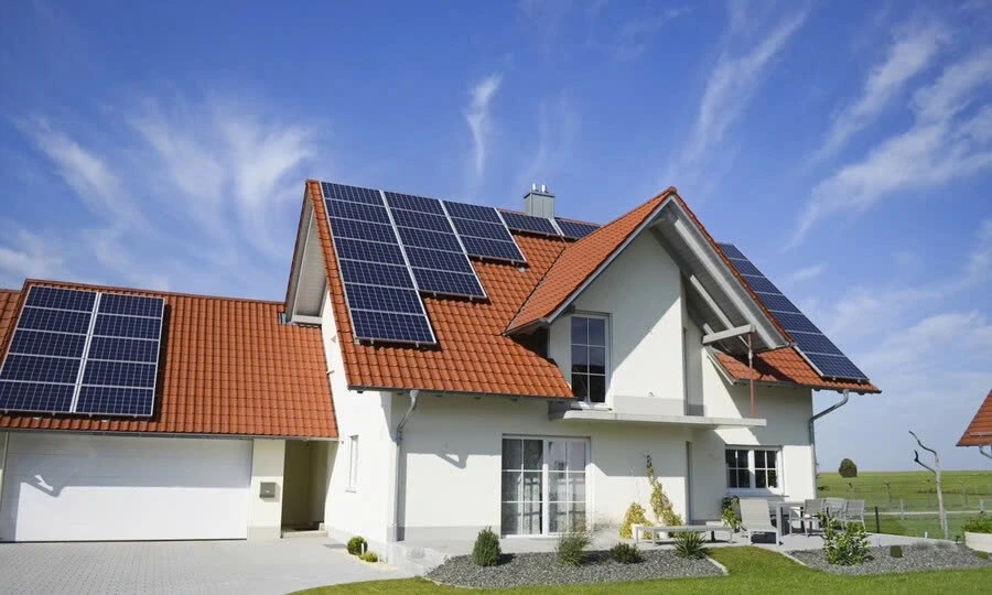 Điện mặt trời và lưu trữ năng lượng: Giải pháp mới cho nhà ở hiện đại tại Việt Nam Điện mặt trời và lưu trữ năng lượng: Giải pháp mới cho nhà ở hiện đại tại Việt Nam