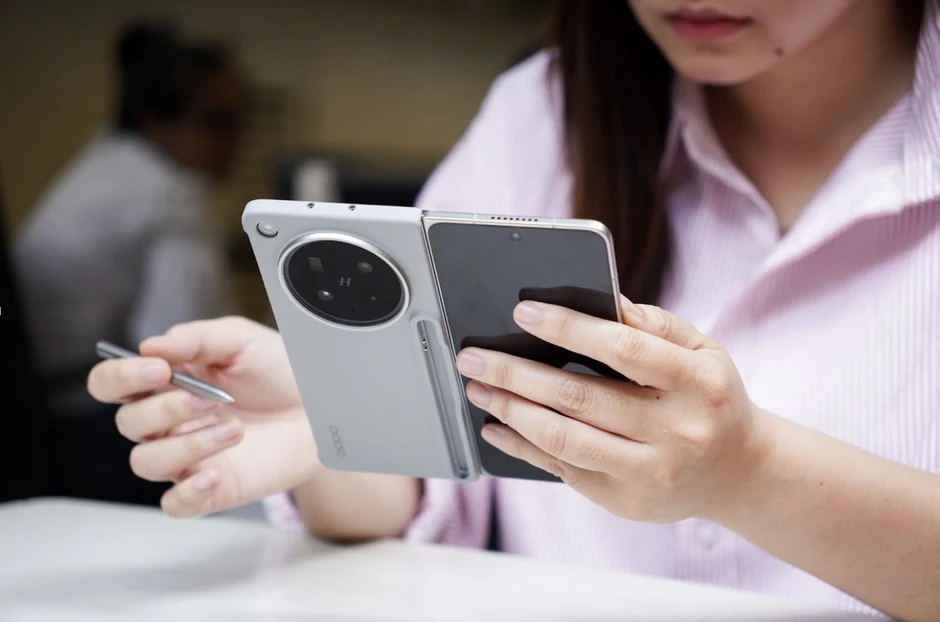 Điện thoại gập không nếp gấp OPPO Find N6 ra mắt, giá 64,99 triệu đồng Điện thoại gập không nếp gấp OPPO Find N6 ra mắt, giá 64,99 triệu đồng