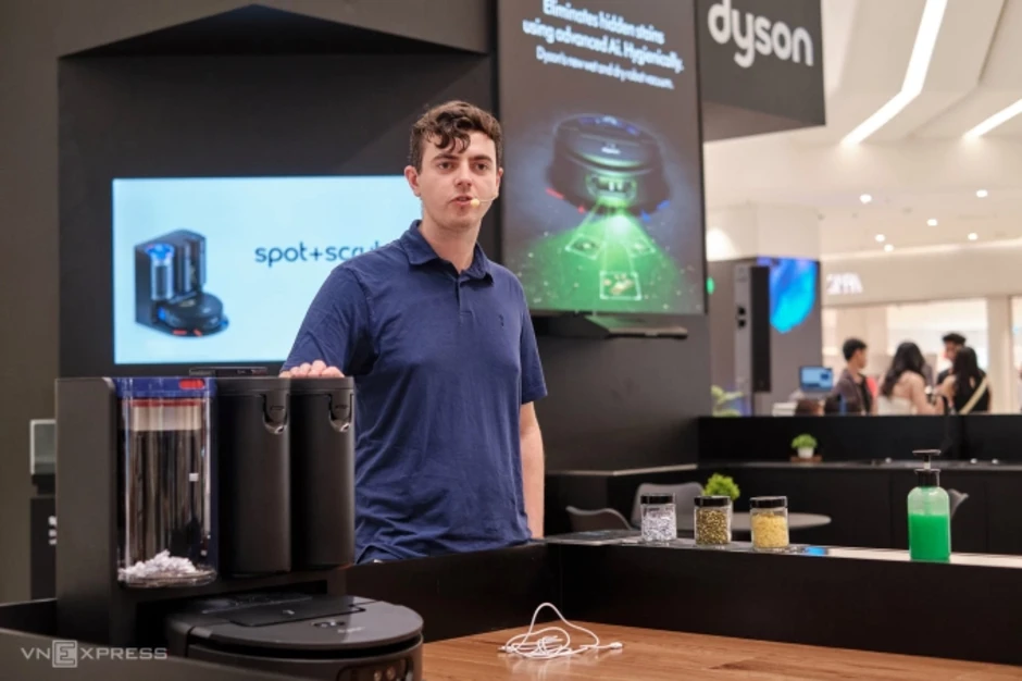 Dyson lần đầu bán robot lau nhà ở Việt Nam Dyson lần đầu bán robot lau nhà ở Việt Nam