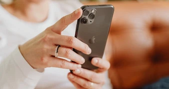 Giảm say xe khi dùng điện thoại nhờ tính năng ẩn hữu ích trên iPhone