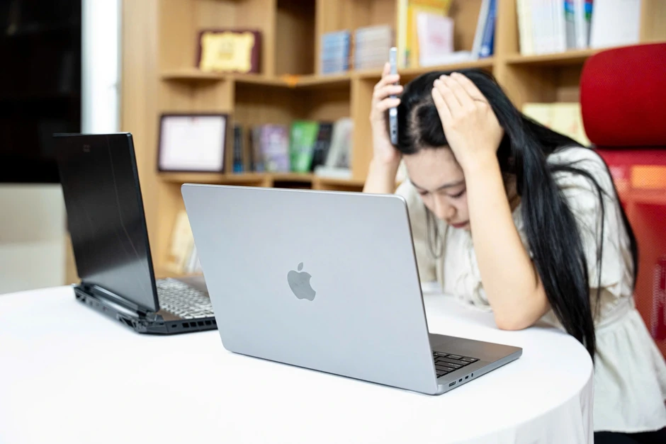 Hiệu quả chưa thấy đâu, sếp đã đau đầu vì nhân viên “báo hại” do AI Hiệu quả chưa thấy đâu, sếp đã đau đầu vì nhân viên “báo hại” do AI
