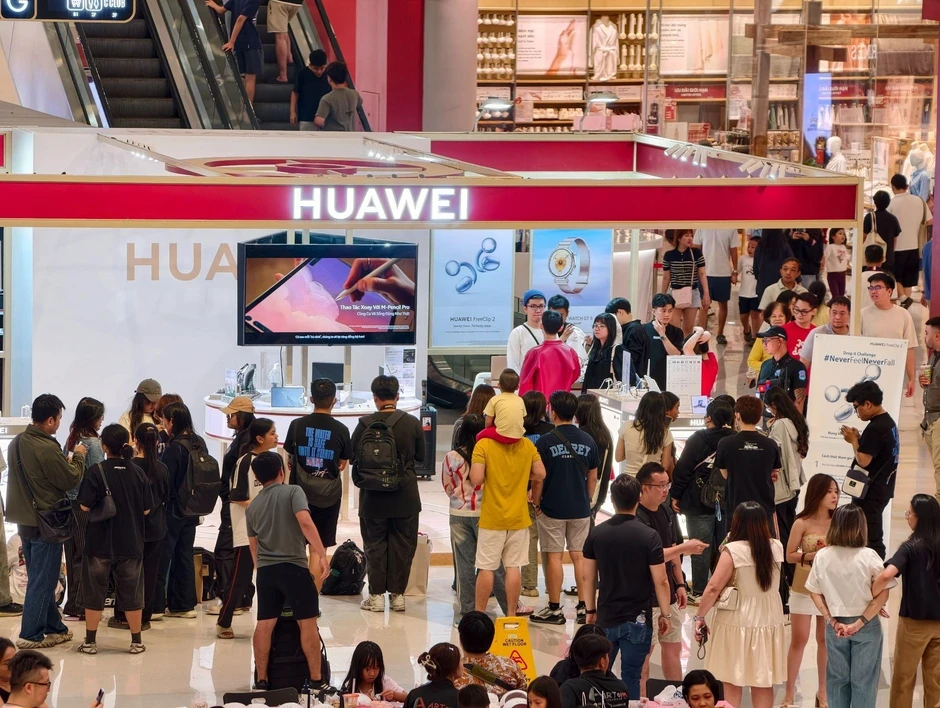 Huawei tăng tốc tại thị trường Việt với cửa hàng trực tuyến chính hãng Huawei tăng tốc tại thị trường Việt với cửa hàng trực tuyến chính hãng