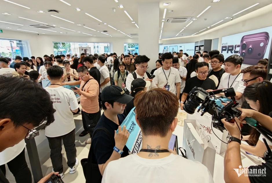 iPhone 18 Pro và iPhone 18 Pro Max đến tay người dùng Việt với số lượng hạn chế iPhone 18 Pro và iPhone 18 Pro Max đến tay người dùng Việt với số lượng hạn chế