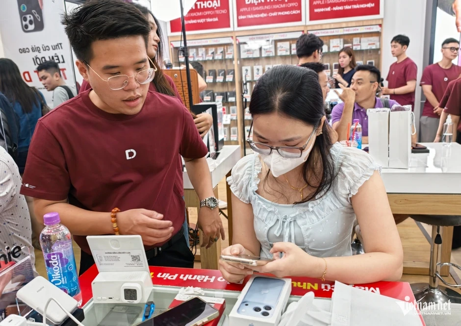 iPhone 18 Pro và iPhone 18 Pro Max đến tay người dùng Việt với số lượng hạn chế iPhone 18 Pro và iPhone 18 Pro Max đến tay người dùng Việt với số lượng hạn chế