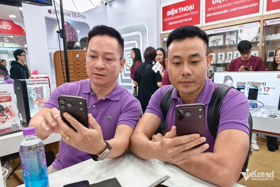 iPhone 18 Pro và iPhone 18 Pro Max đến tay người dùng Việt với số lượng hạn chế iPhone 18 Pro và iPhone 18 Pro Max đến tay người dùng Việt với số lượng hạn chế