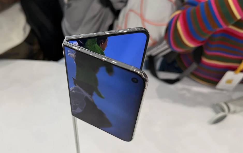 iPhone Duo 3 sẽ 'lột xác' với 2 tính năng Pro? iPhone Duo 3 sẽ 'lột xác' với 2 tính năng Pro?
