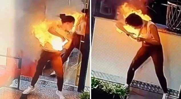 Khoảnh khắc sạc dự phòng bất ngờ phát nổ khiến cô gái bị bỏng nặng Khoảnh khắc sạc dự phòng bất ngờ phát nổ khiến cô gái bị bỏng nặng