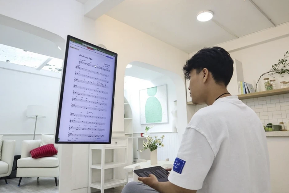 LG Swing - thiết bị giải trí xoay đa hướng, độ phân giải 4K LG Swing - thiết bị giải trí xoay đa hướng, độ phân giải 4K