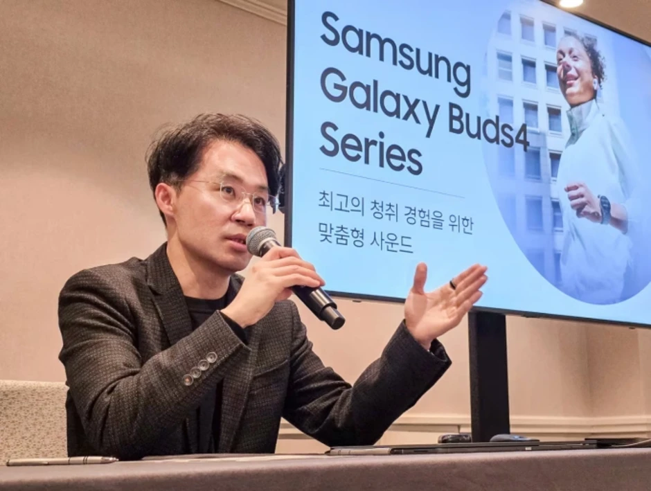 Lý do Galaxy Buds4 bỏ qua thiết kế 'tai nghe chuẩn lab' Lý do Galaxy Buds4 bỏ qua thiết kế 'tai nghe chuẩn lab'